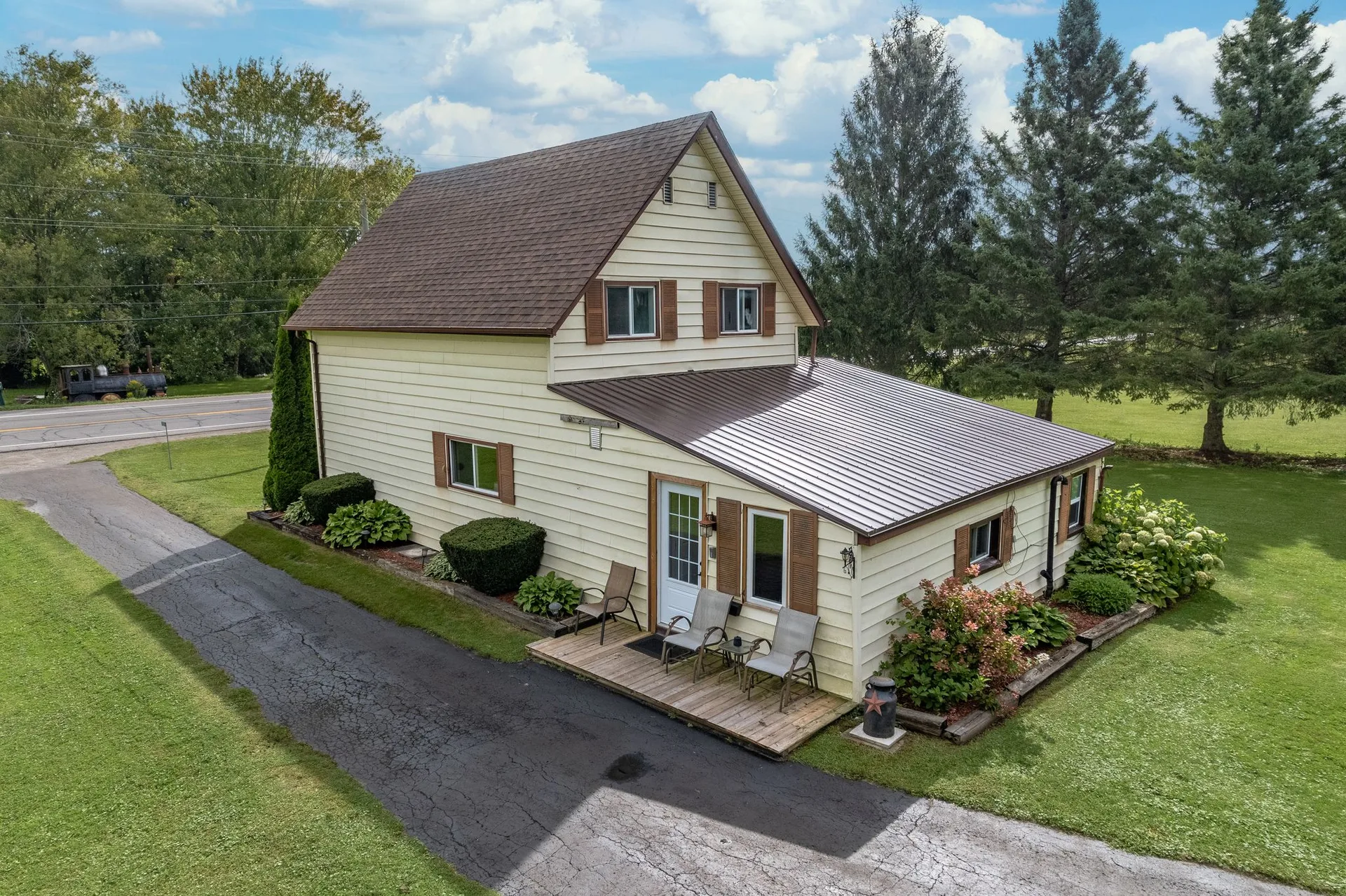 Front facade of 1900 farmhouse, 21331 Loyalist Pkwy, Carrying Place