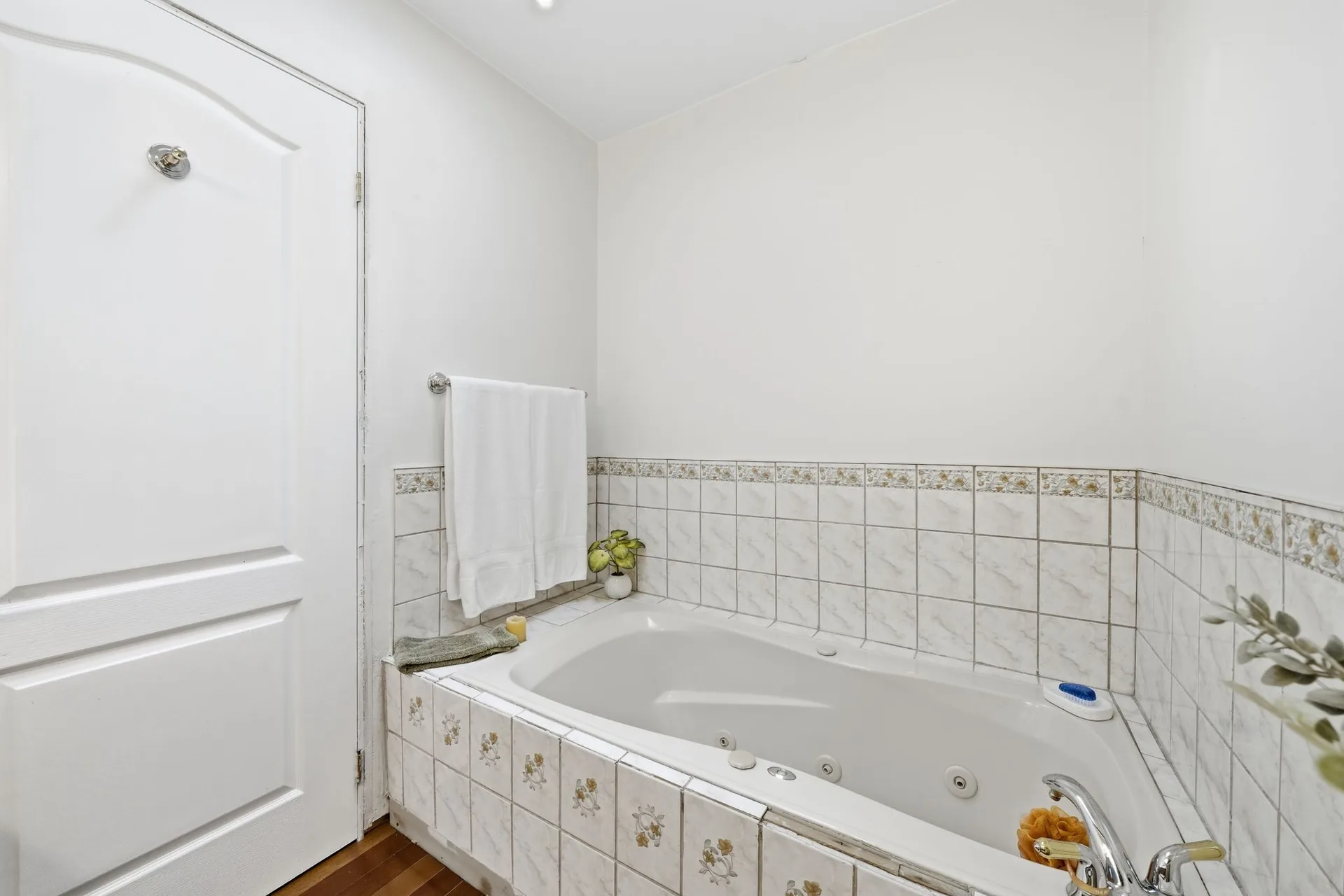 Full bathroom with soaker tub at 21627 Loyalist Parkway, Carrying Place, PEC