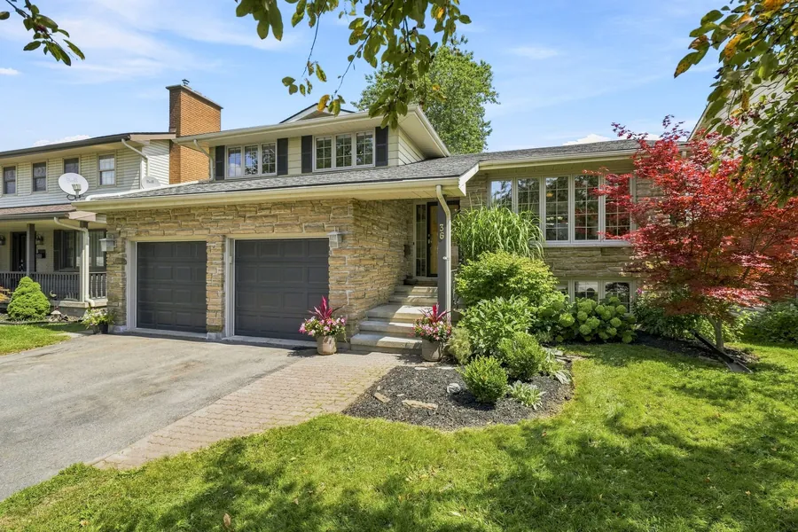 Front Exterior - Angle — 36 Kensington Crescent, Belleville
