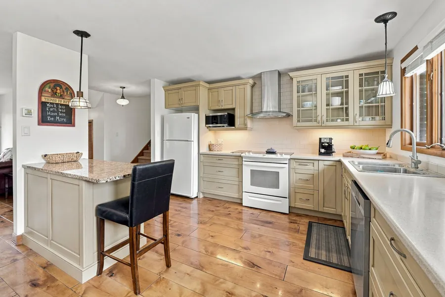 Kitchen - Wide — 36 Kensington Crescent, Belleville