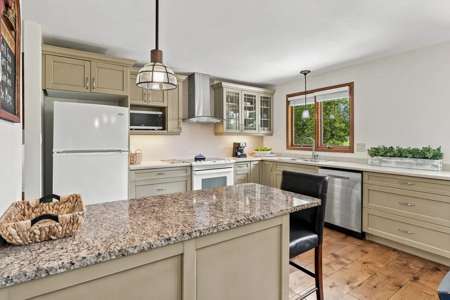 Kitchen - Granite Island — 36 Kensington Crescent, Belleville
