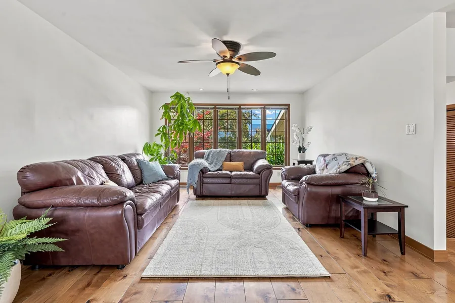 Living Room - Wide — 36 Kensington Crescent, Belleville
