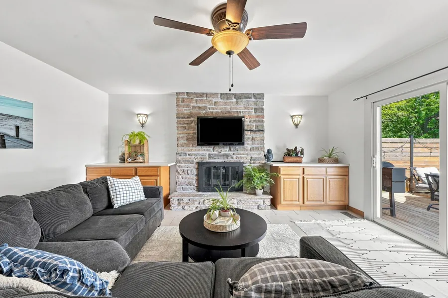 Family Room - Walkout to Deck — 36 Kensington Crescent, Belleville