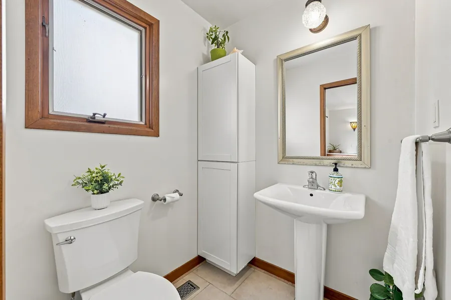 Two-Piece Bath — 36 Kensington Crescent, Belleville